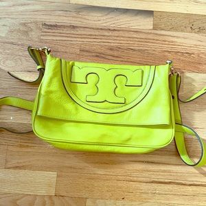 Green authentic Tory Burch crossbody bag.